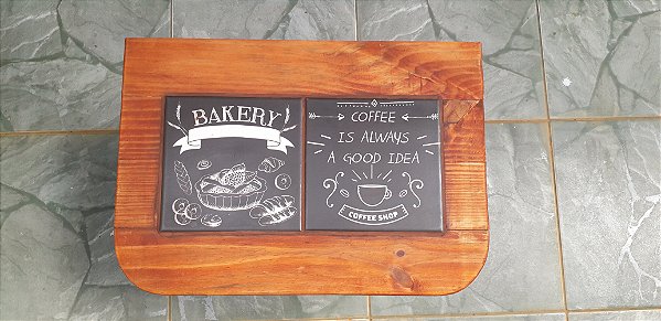 Mini Balcão de Madeira (decoração em revestimento cerâmico).