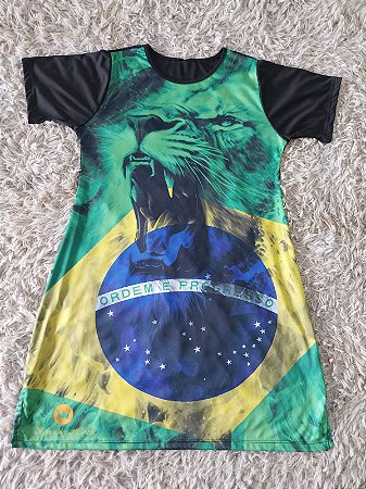 Bata Leão e Bandeira do Brasil