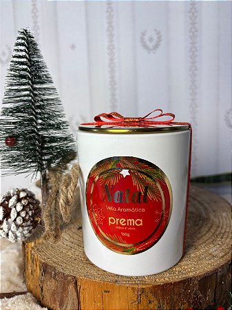 Vela aromática no copo com tampa dourada e laço. Natal. Essência de avelã com baunilha
