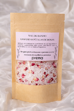 Sal de banho com pétalas de rosas e oleo essencial de gerânio