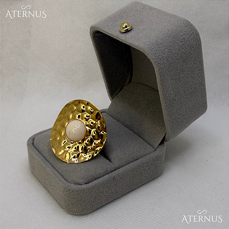 Anel Feminino Dourado com Pedra Circular Branca