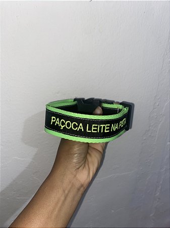 Coleira de identificação Bordada Premium- preto e cores vibrantes