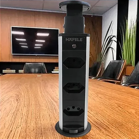 Torre de Tomadas Häfele Retrátil 3 Tomadas 20A Preto