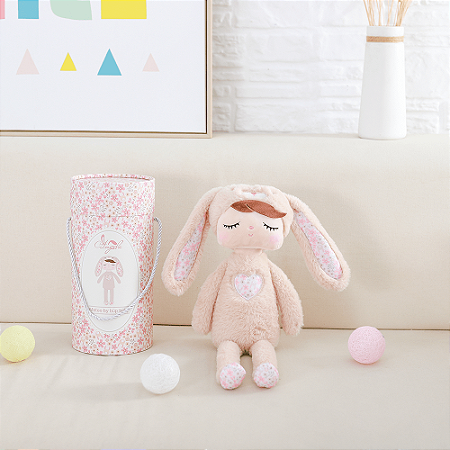 BONECA ANGELA PLUSH TICI COELHA BEGE 33CM