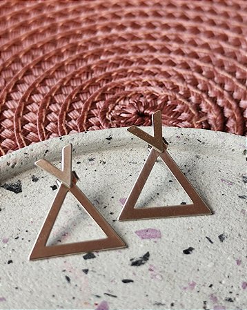 Brinco Triângulo Sobreposto