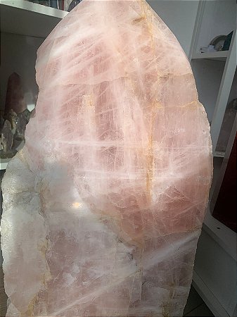 Ponta Quartzo Rosa Bruto Base Serrada Gigante 153Kg 74cm
