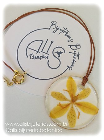 Colar Botânico Medalhão Lírio