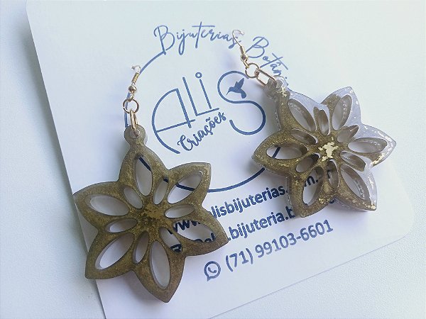 Brinco Flor Relevo Ouro Velho