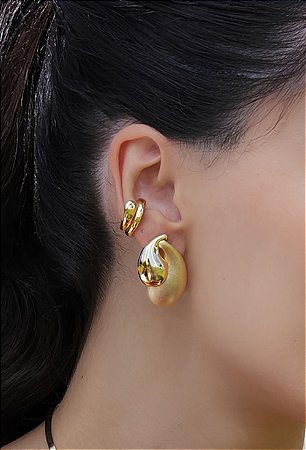 BRINCO VÍRGULA ABAULADA FOSCA NO OURO