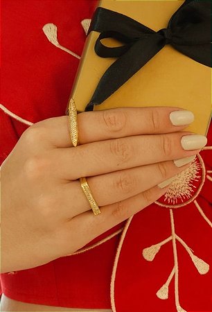 ANEL LUXO CRAVEJADO COM ZIRCÔNIAS CRISTAIS