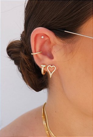 BRINCO CLÁSSICO DE CORAÇÃO CRAVEJADO NO OURO