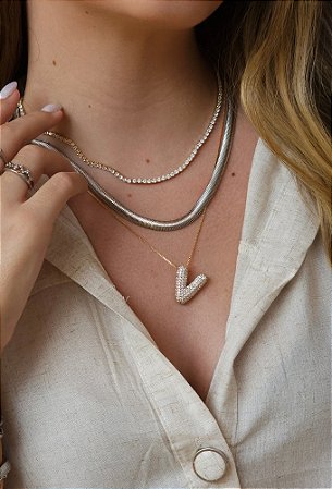 COLAR LETRA CRAVEJADA PUFFER PEQUENA NO OURO