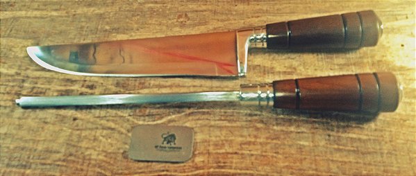 Conjunto Faca e Chaira, Cabo Madeira Imbuia Lamina Aço Inox