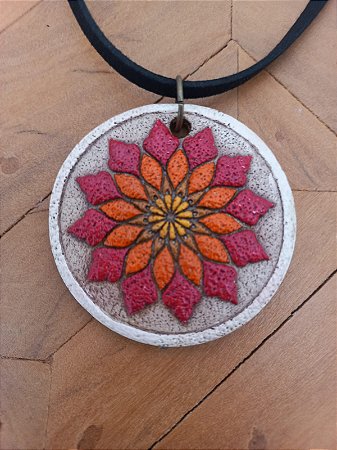 Colar Mandala Redondo Pequeno Vermelho e Laranja