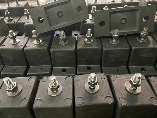 Calço de Borracha para Condensadora de Split com Parafuso podium Maciço Kit com 10