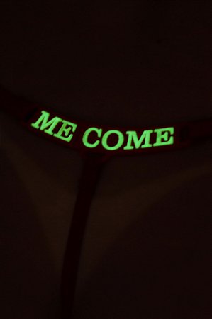 Calcinha Brilha no Escuro - Frases Picantes - Vermelha