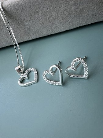 Conjunto coração metade liso, metade cravejada