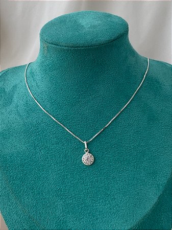 Colar pingente redondo cravejado com zircônia