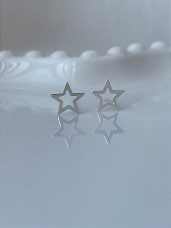 Brinco estrela vazada