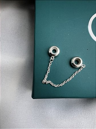 Trava pulseira berloque com corrente