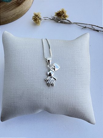 Colar Menina Com Coração Pendurado 1,3cm