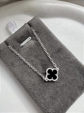 Gargantilha trevo onix