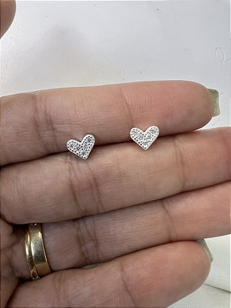 Brinco coração P cravejado