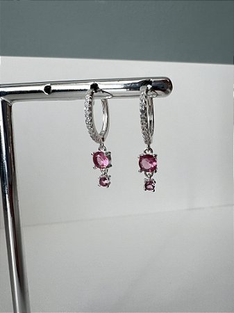 Brinco zirconia pendurada rosa
