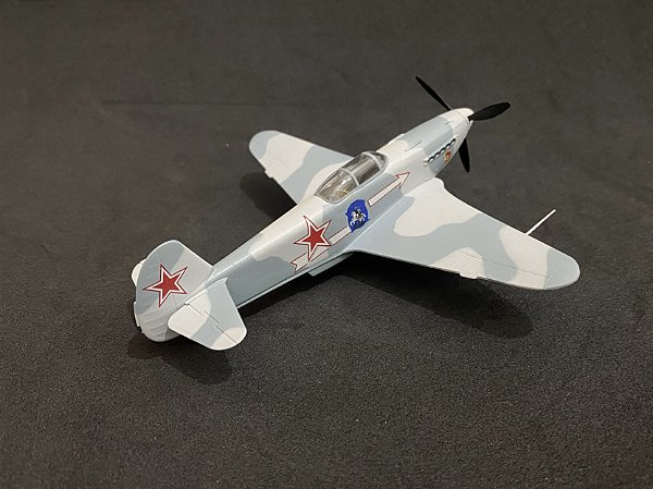1:72 Easy Model Avião Yak-3 303 Fighter Aviation Division 1945 (WWII)