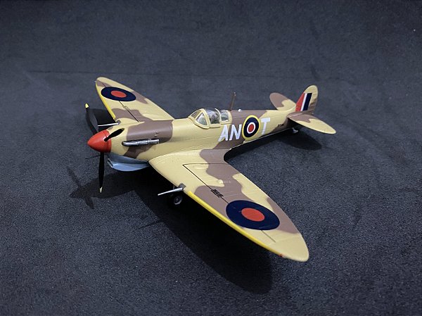 1:72 Easy Model Avião Spitifire MK V/Trop RAF 417 Sqn 1942 (WWII)