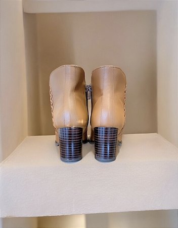 Bota couro legítimo nude cano curto