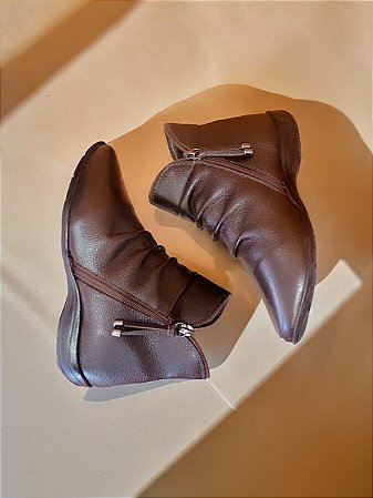 Bota couro legítimo café cano curto