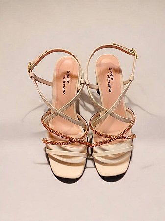 Sandália Off white tiras finas strass
