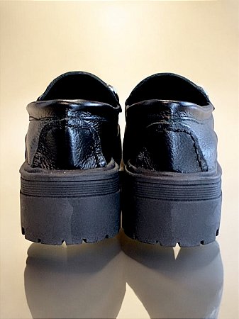 Mocassim tratorado preto couro