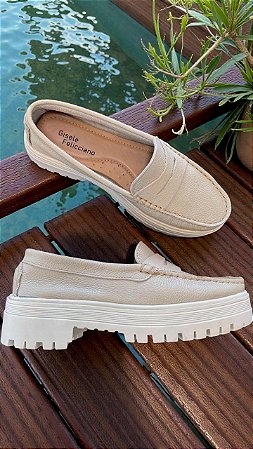 Mocassim tratorado off white couro legítimo