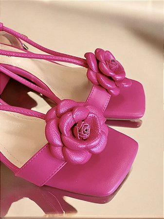 Sandália pink flor de couro
