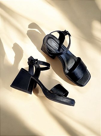 Sandália meia pata preta