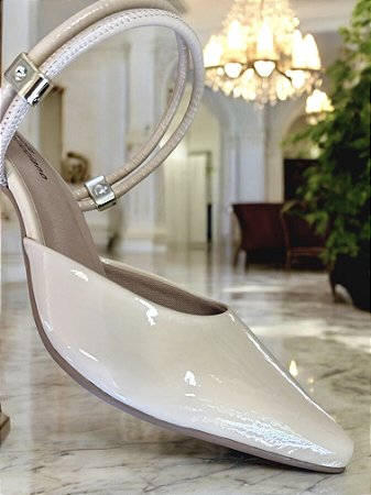 Scarpin off white salto bloco