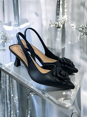 Scarpin preto flor salto fino