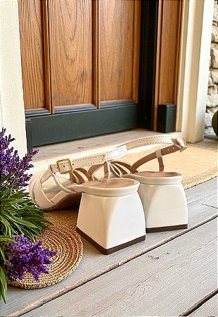 Sandália retrô luxo pérola salto bloco