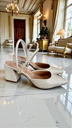 Scarpin off white salto bloco