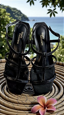 Sandália preta salto baixo