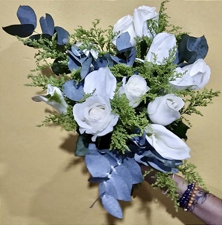 Buquê de Copo de Leite e Rosas Brancas