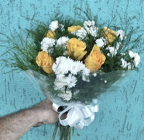 Buquê com 6 Rosas Amarelas