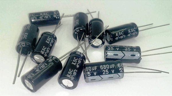 Capacitor Eletrolítico 680UF/25V 10X20 105°C