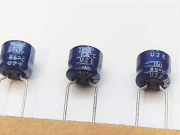 Capacitor Eletrolítico MINI 100UF/16V 85°C 6,3X5mm P:2,54MM ELNA