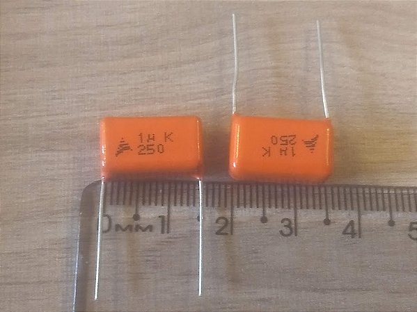 Capacitor Poliéster 1M/250V B32592 7X15mm P:15mm