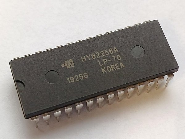 Circuito Integrado HY62256ALP-70 DIP-28 HYUNDAI