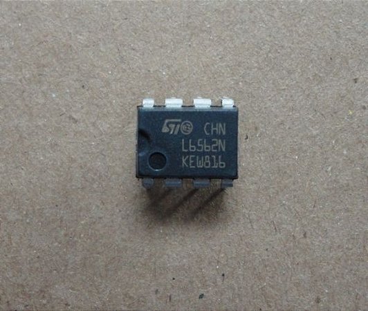 Circuito Integrado L6562N   (DIP-8)