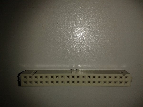 Conector LATCH FEMEA 40 VIAS COM ALIVIADOR CINZA
